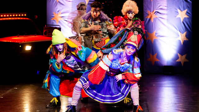 95. számú profil – Bohóc • Humoros jelenet • Színpadi show • Tánc show • Tàncszínház • Zsonglőr